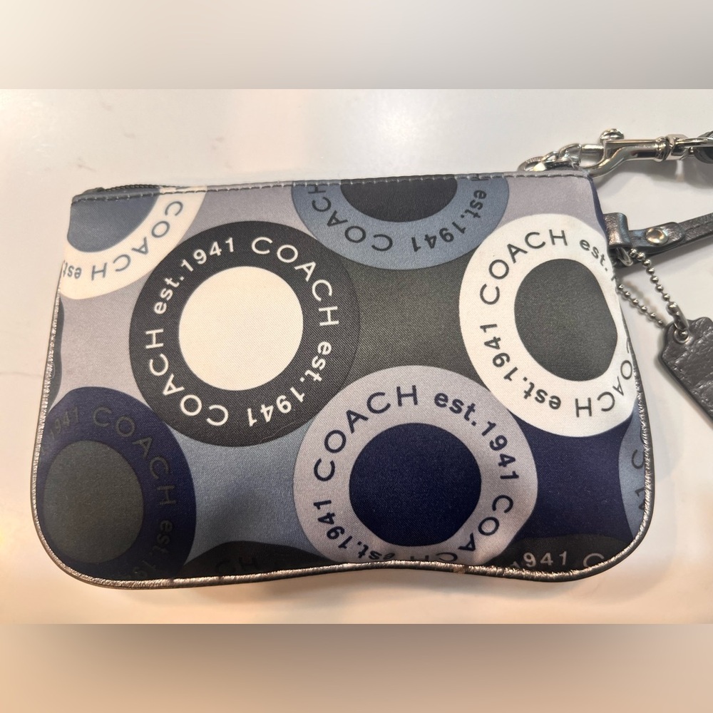 Coach VINTAGE Medallion Scarf Signature Collection Blue & White Wristlet - Picture 10 of 15